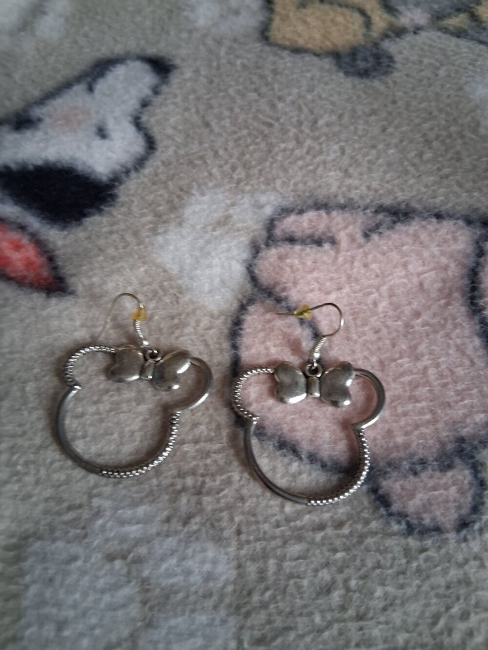 CUTE MINNIE MOUSE EARRINGS FROM dISNEY